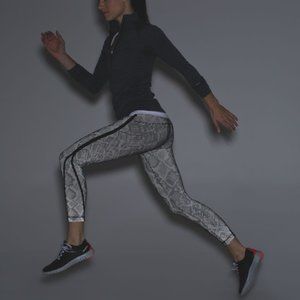 Lululemon RARE 360 Pace Tight 4 🍋